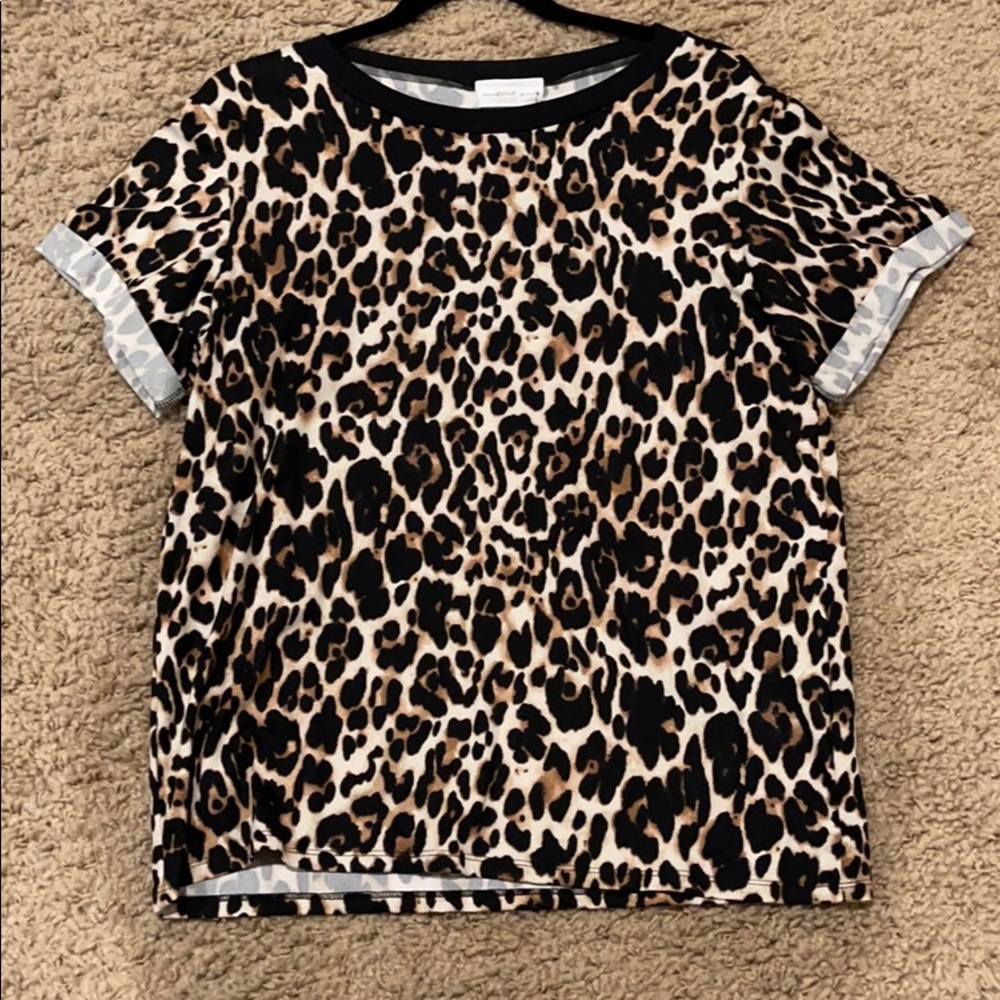 NWT. Leopard Tee. Vici